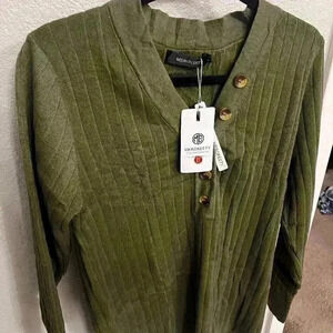 NWT-Women's Long Sleeve V Neck Ribbed Button Knit Sweater  - Olive Green